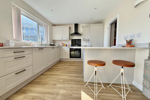 Re-styled Kitchen/Breakfast Room- click for photo gallery